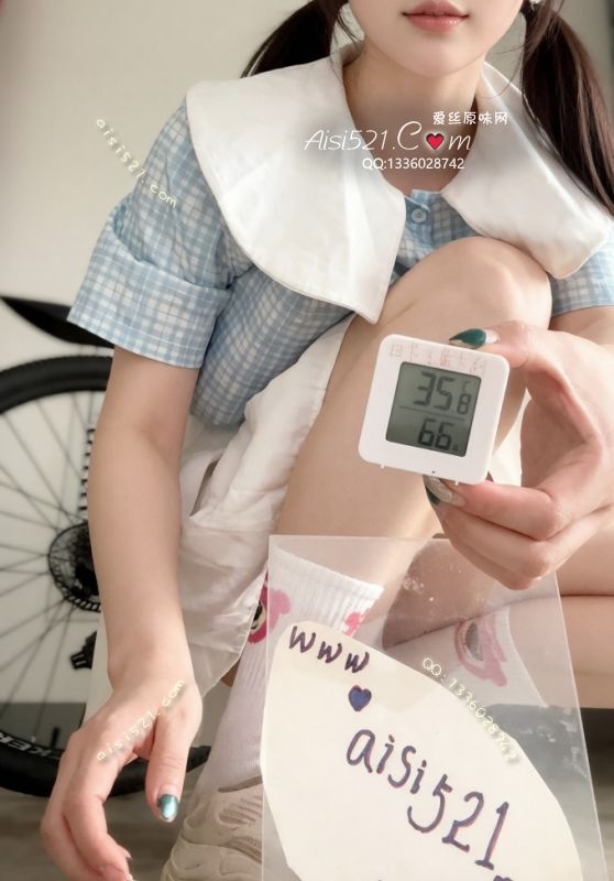 【袜子内内二选一】室内36度高温，夹腿综合征小姐姐慰慰出来的蕾丝内内和臭脚汗湿脚汗渍明显纯黄脚汗棉袜【二选一】，夜跑夜骑羽毛球三管齐下，据说脚汗星人一天的脚汗量能达到一矿泉水瓶！,原味丝袜|袜类臭棉袜